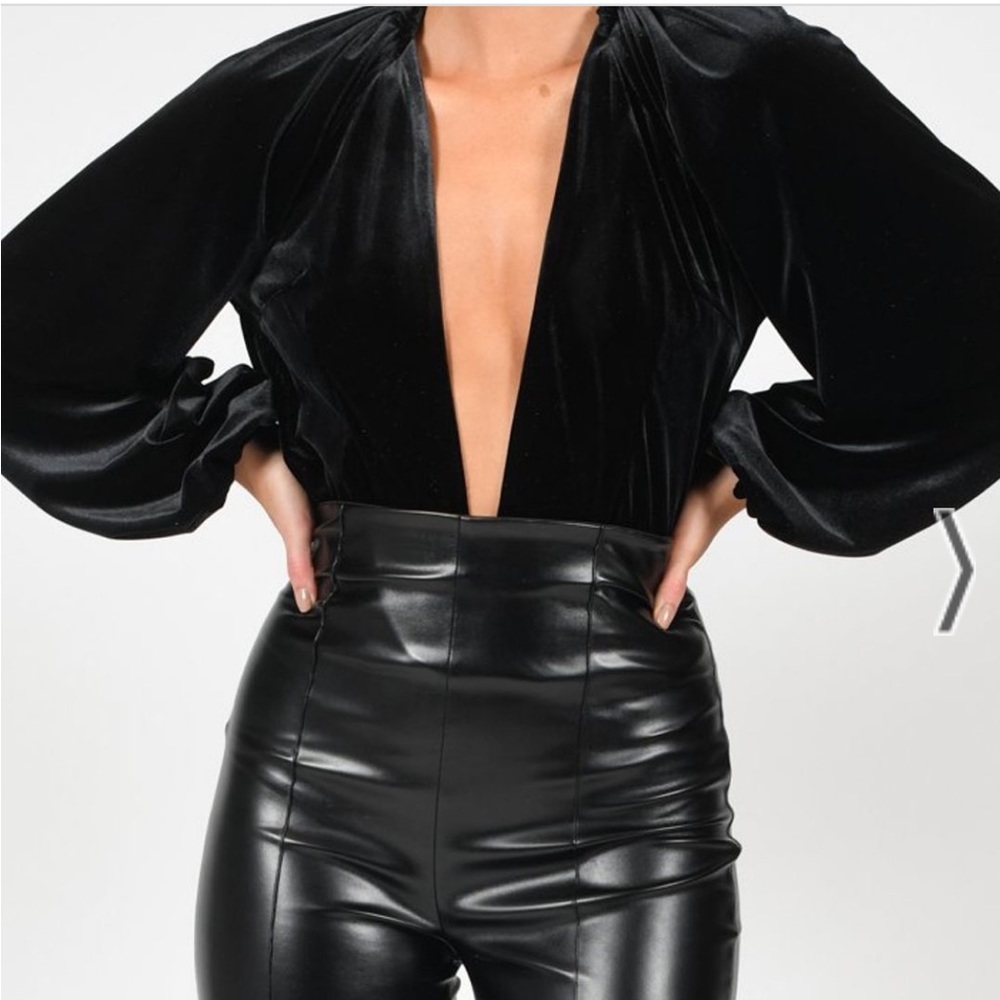 NWT The Dolls House Belle Sleeve Plunge Neck Bodysuit in Black Velvet